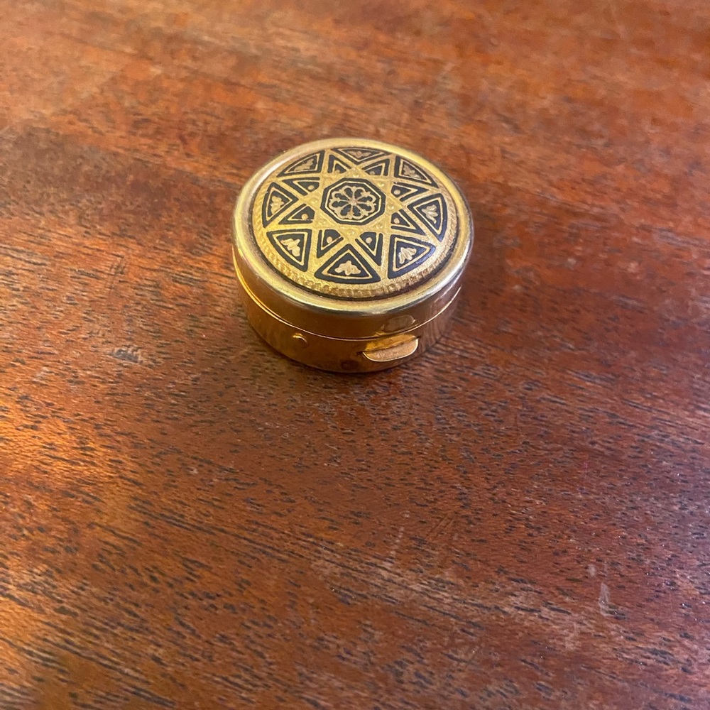 Vintage Damascene gold geometric round pill box
